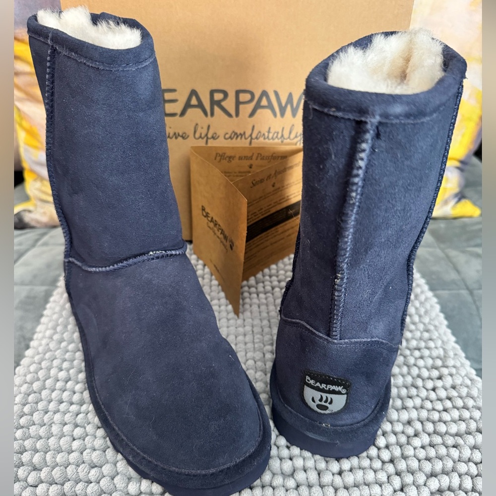 Let’s try the blue! Brand NEW, Bearpaws, sz 10, with original box❣️